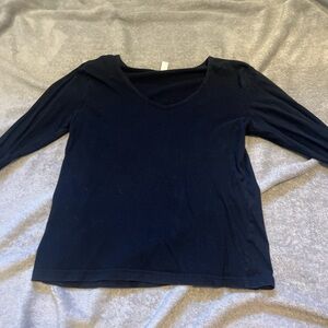 Women’s black v-neck long sleeve
